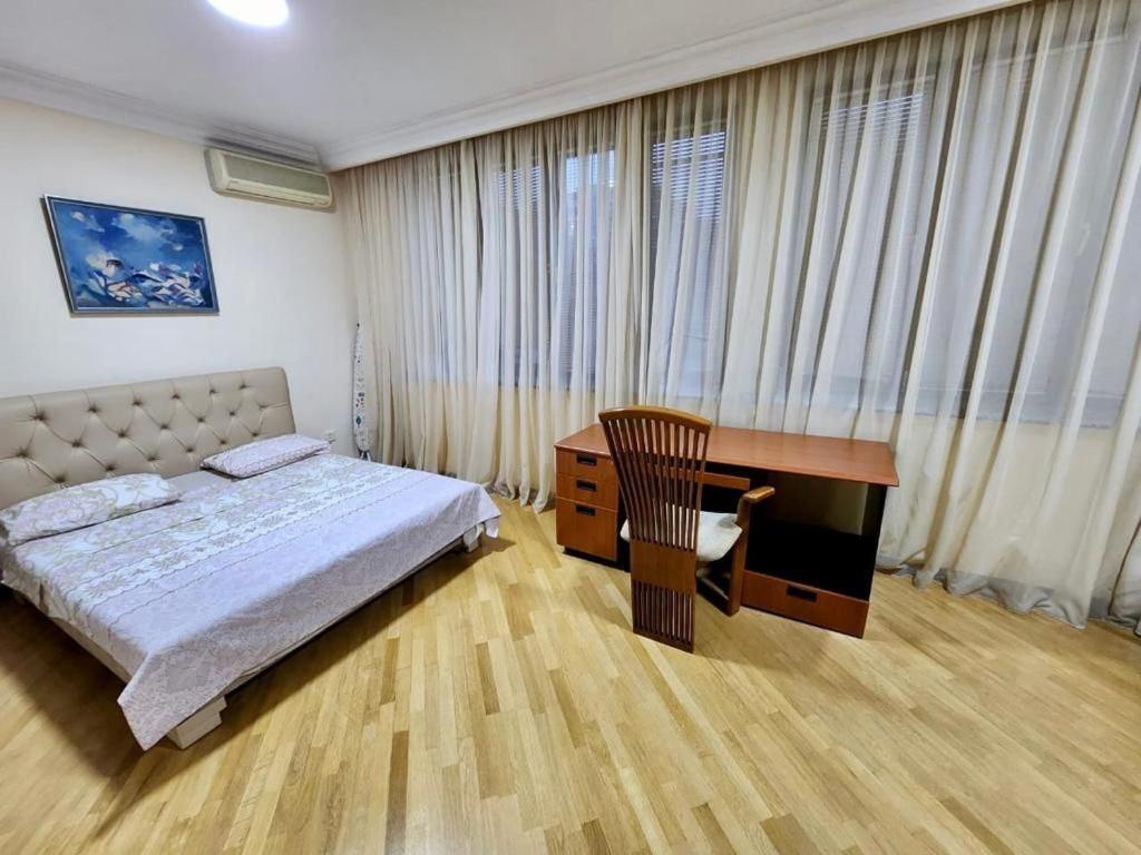 Family Spacious 3 Bedroom Apartment In The Middle Of City Center, Next To North Avenue エレバン エクステリア 写真